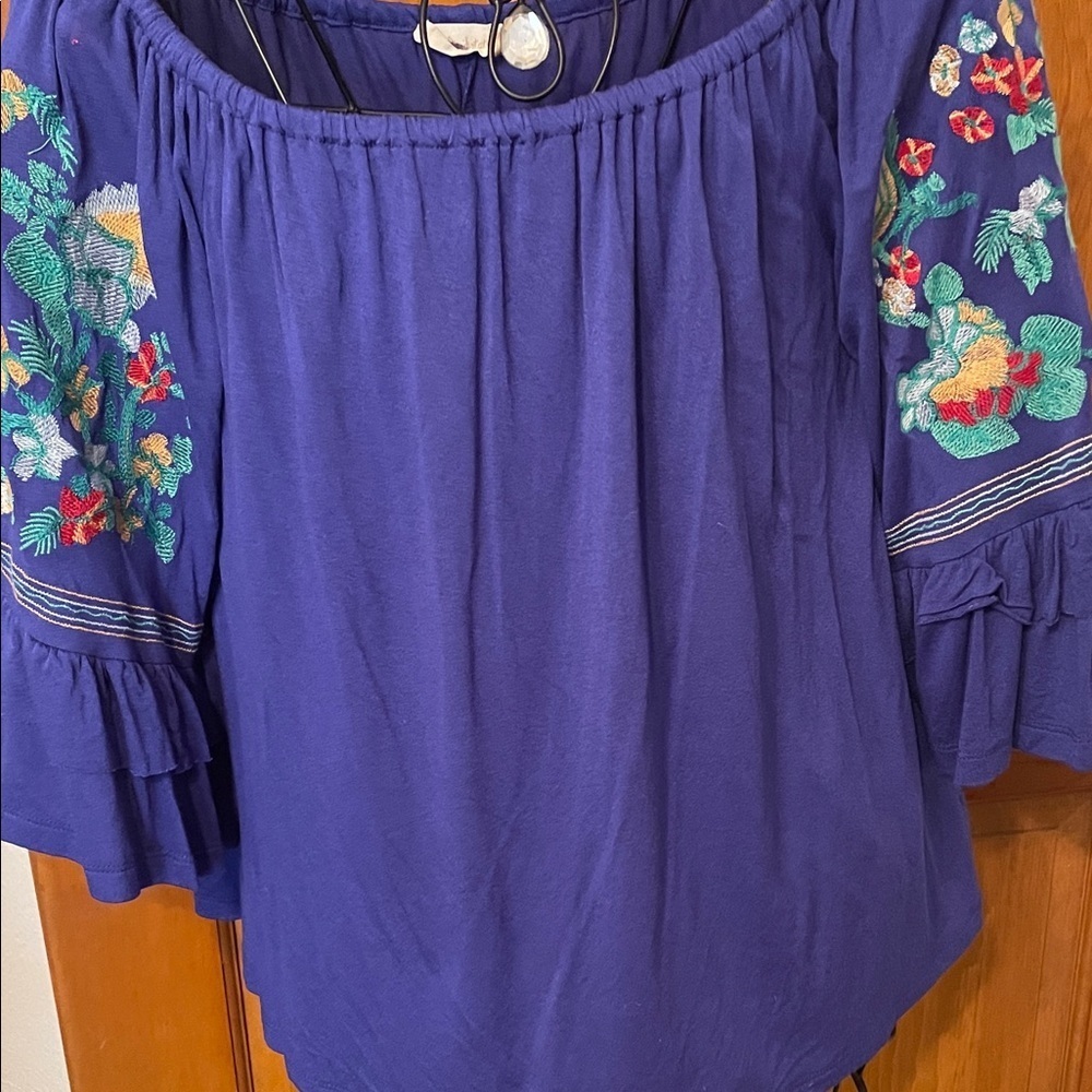 🚂🚂🚂BOGOHO 🚂🚂🚂Embroidered Blue Women's Top-Small - Picture 2 of 9